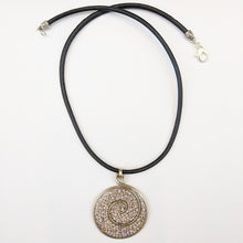 Load image into Gallery viewer, Round-shaped Necklace &quot;Lila&quot;
