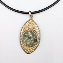Load image into Gallery viewer, Leaf-shaped Necklace &quot;Emerald&quot;
