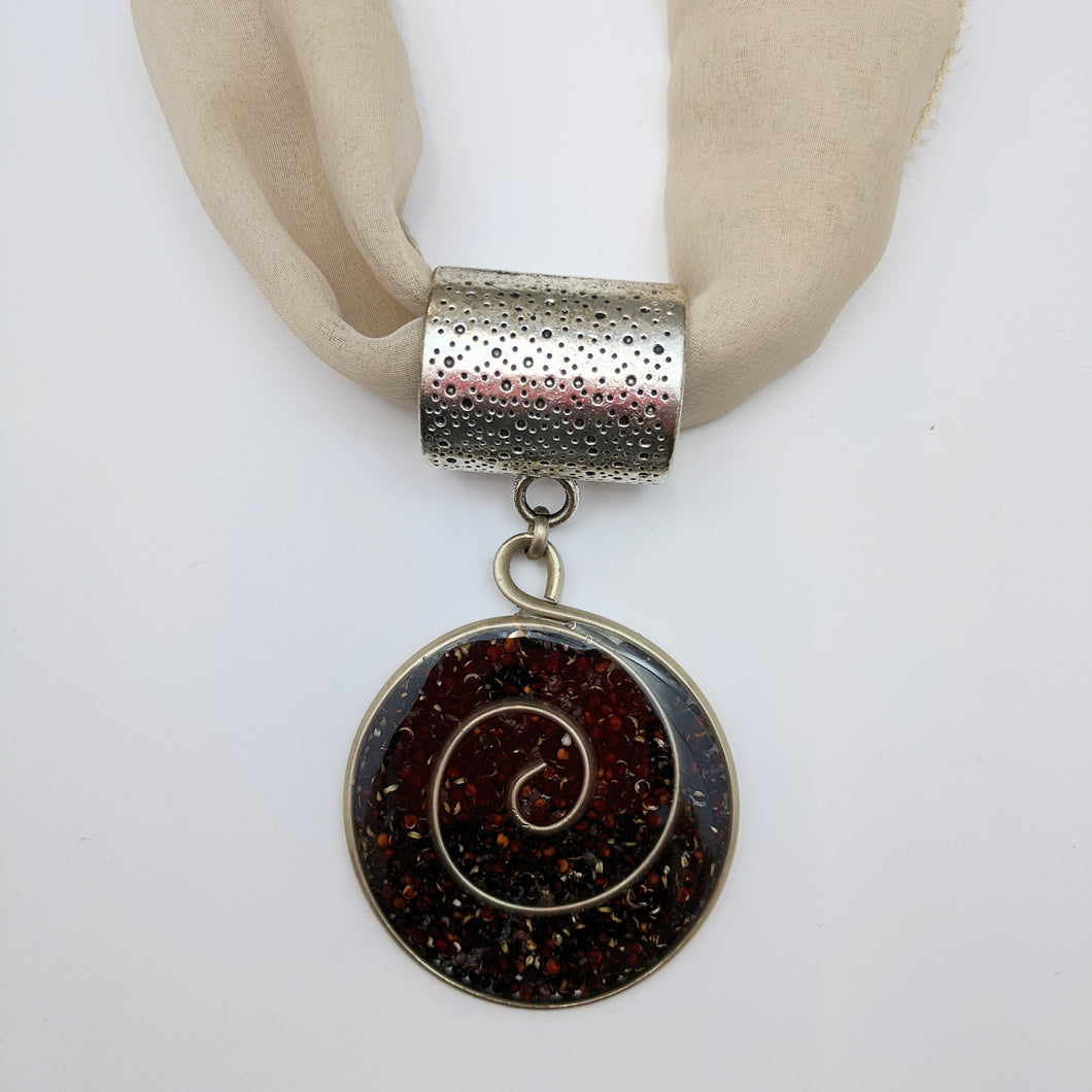 Round-shaped Necklace with fabric strap 