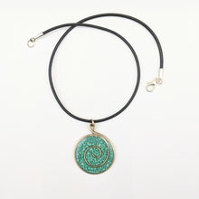 Load image into Gallery viewer, Round-shaped Necklace &quot;Jade&quot;
