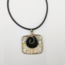 Load image into Gallery viewer, Square-shaped Necklace &quot;Black&quot;
